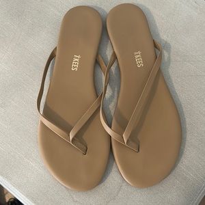 NEW Tkees tan leather flip flop